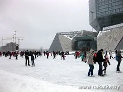 Баннер компании У Национальной библиотеки