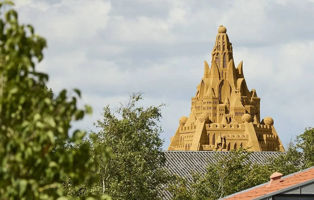 В июле в Дании построили самый высокий в мире замок из песка