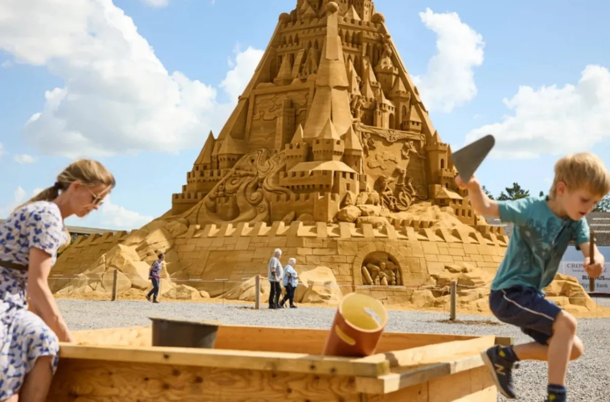 В июле в Дании построили самый высокий в мире замок из песка