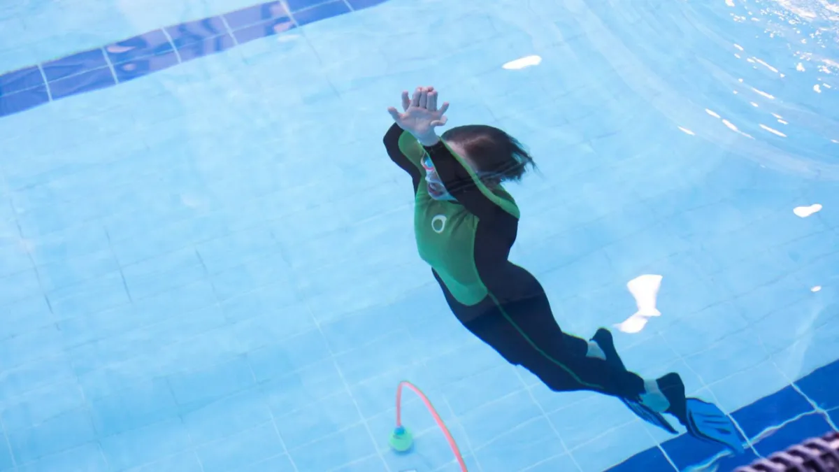 9 школ по обучению плаванию детей в Минске