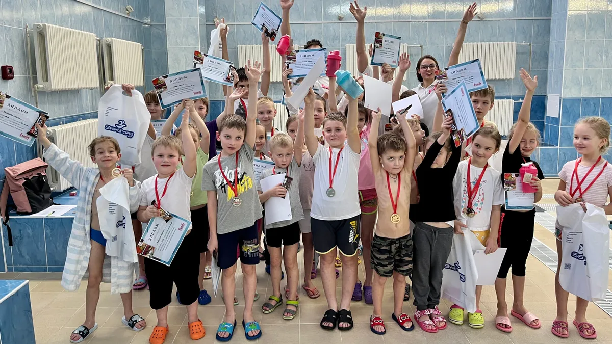 9 школ по обучению плаванию детей в Минске