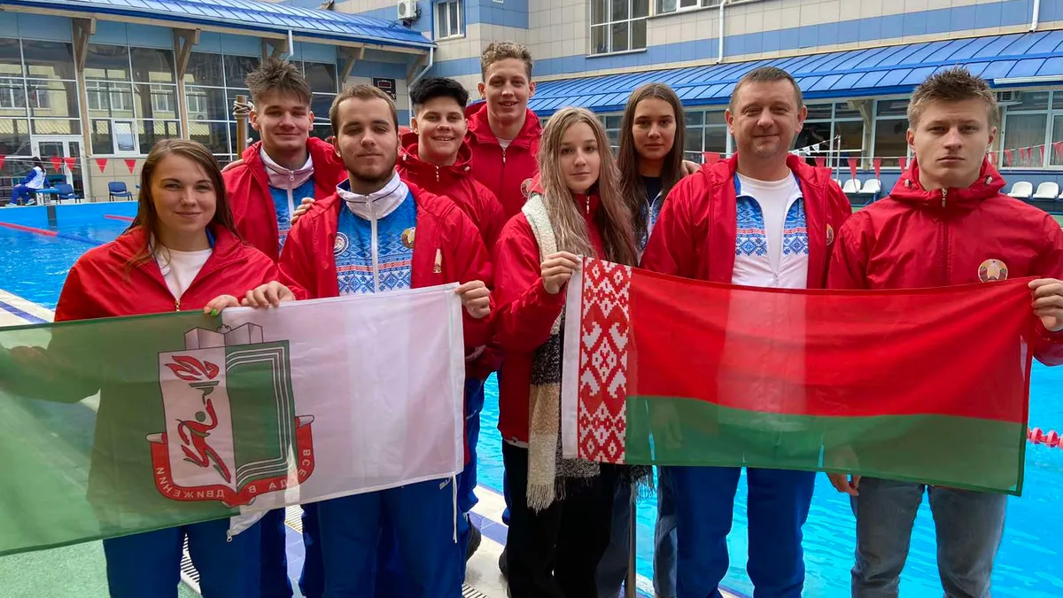 9 школ по обучению плаванию детей в Минске