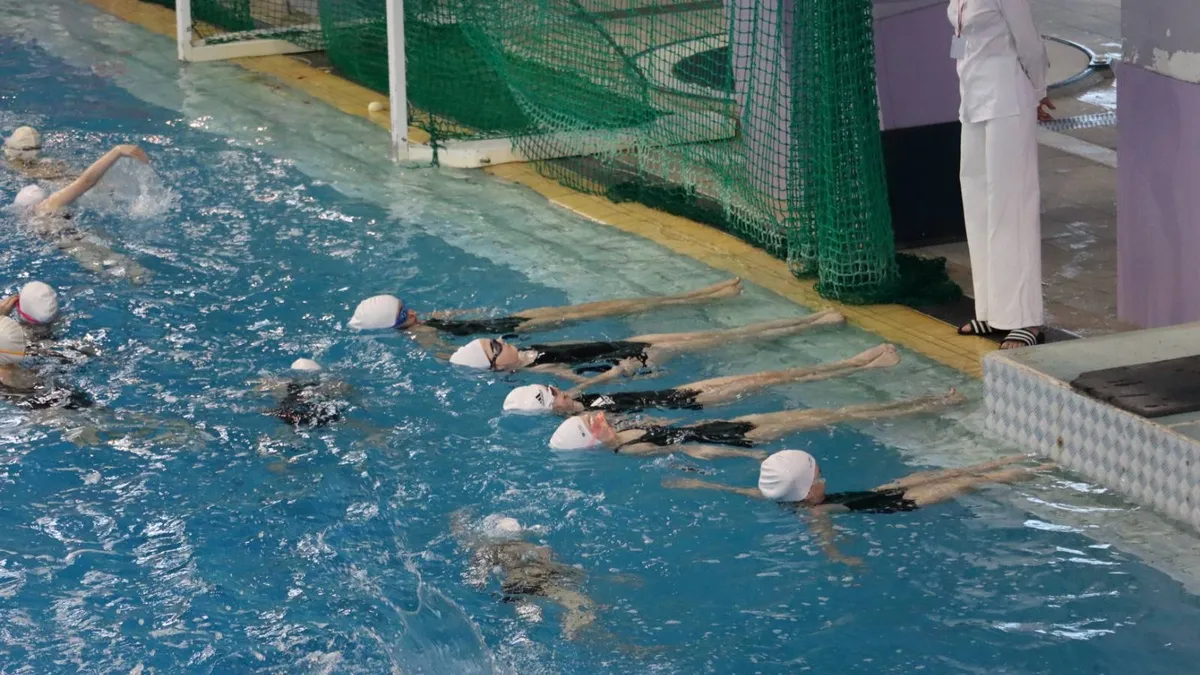 9 школ по обучению плаванию детей в Минске