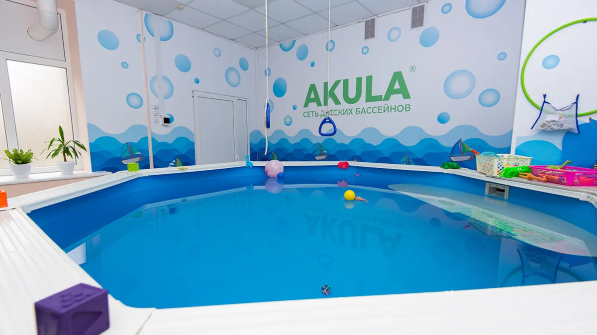 9 школ по обучению плаванию детей в Минске