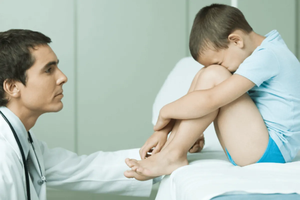 Спросили уролога, что такое фимоз у детей и как с ним бороться