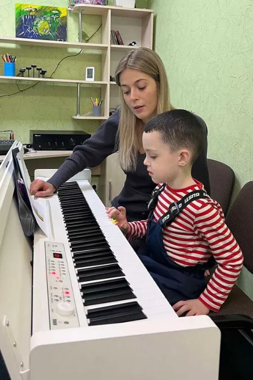 Где научиться петь и играть в Минске: обзор лучших музыкальных школ и школ вокала