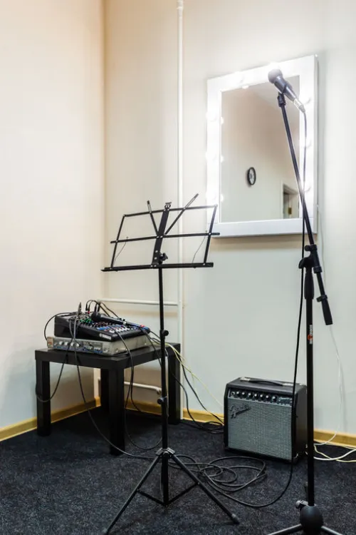 Где научиться петь и играть в Минске: обзор лучших музыкальных школ и школ вокала