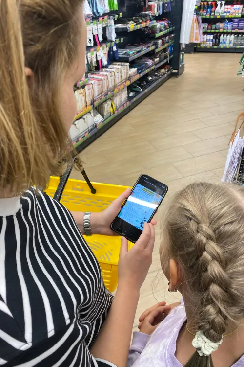 Как собрать ребёнка в школу и не разориться: совместный выбор покупок с ребенком в "Три цены"