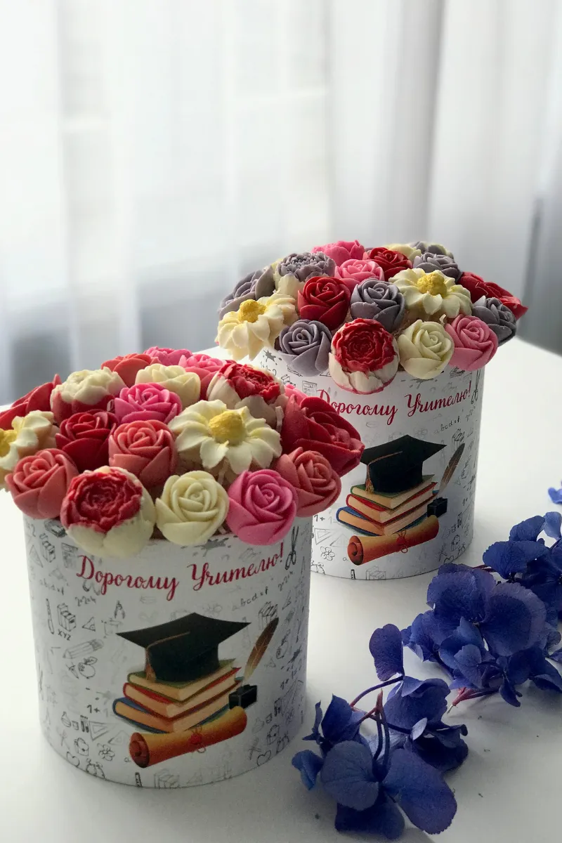 Что подарить учителю на День Учителя: подборка классных и недорогих подарков