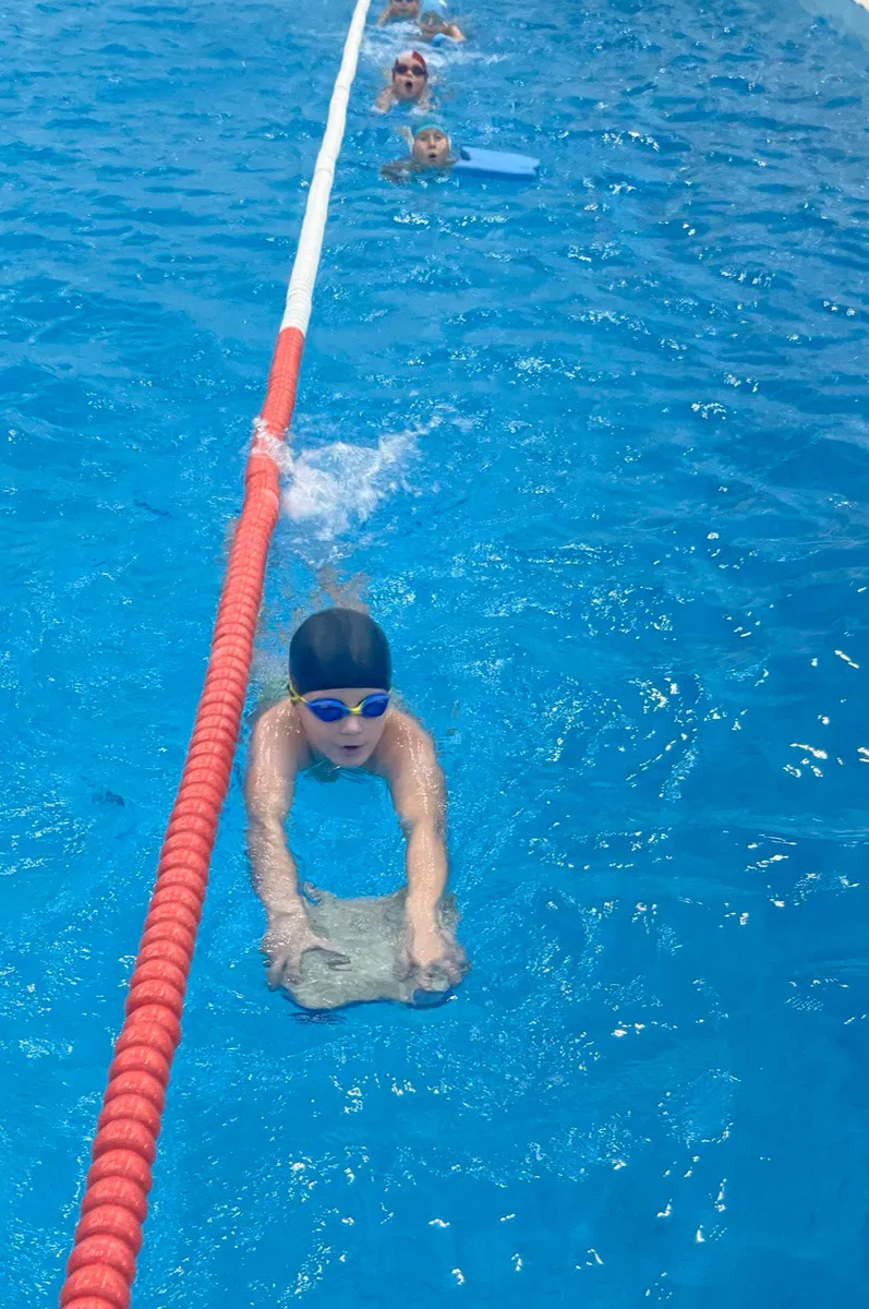 Школы плавания для детей в Минске: лучшие предложения 2025 года