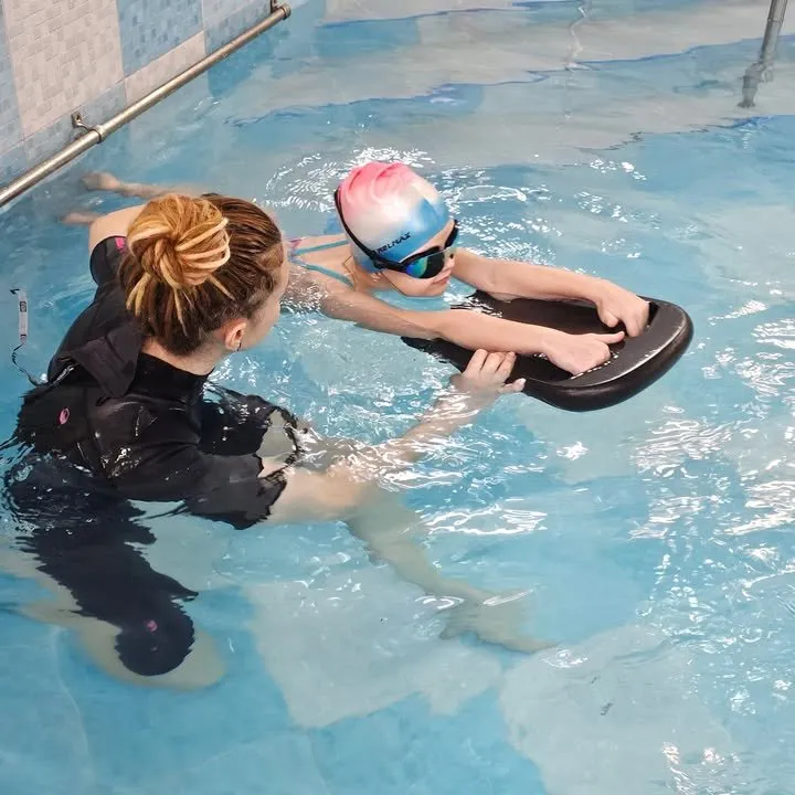 Школы плавания для детей в Минске: лучшие предложения 2025 года