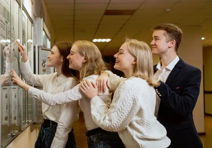 Шок 2025 года: почему тысячи абитуриентов не поступили в вузы и как избежать ошибок. Советы эксперта Александра Луцевича