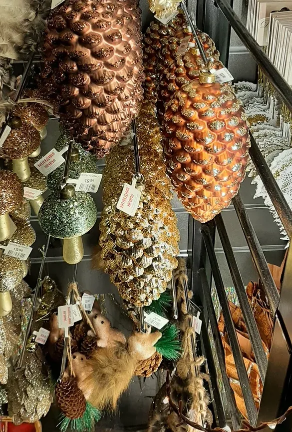 Операция «Новый год»: где в Минске купить идеальную елку, самые стильные игрушки и праздничную посуду