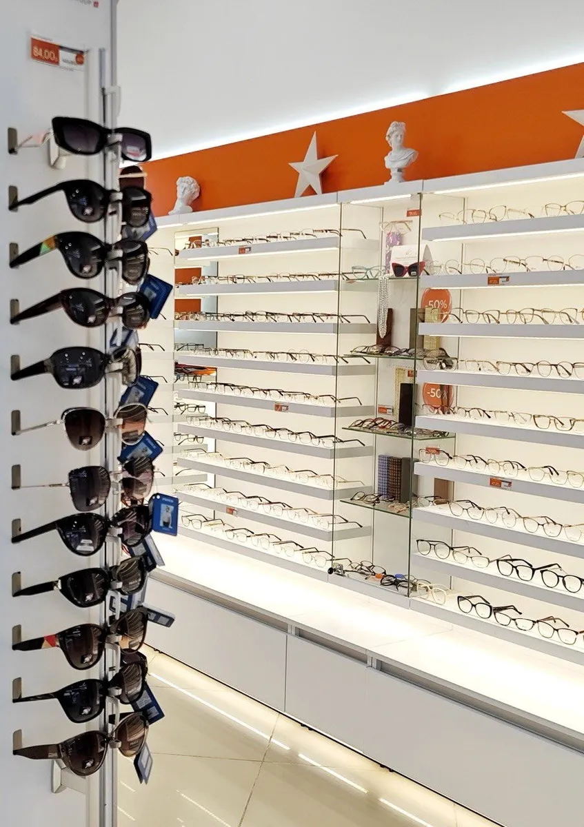 Видеть красиво: большой гид по лучшим оптикам Минска — где проверить зрение и подобрать идеальные очки
