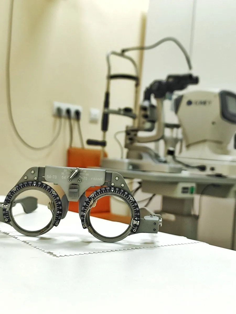 Видеть красиво: большой гид по лучшим оптикам Минска — где проверить зрение и подобрать идеальные очки