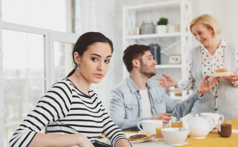 «Муж привел меня жить к своим родителям. Меня хватило ровно на 3 месяца. Рассказываю, почему сбежала»