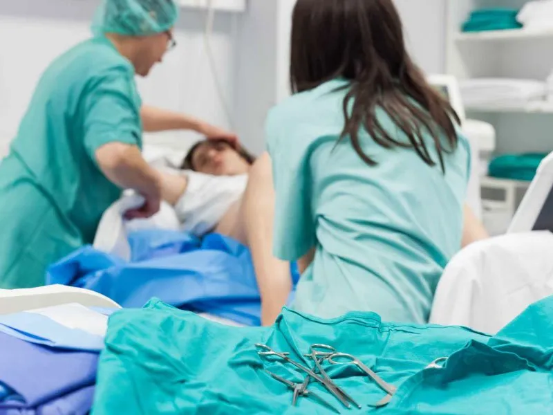 Эпизиотомия: резать нельзя ждать. Врач-гинеколог о том, где поставить запятую в родах