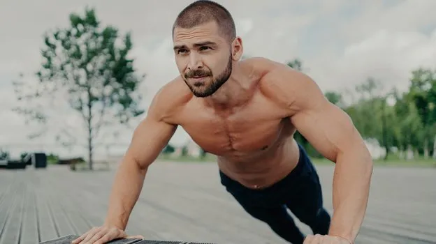 Мужское здоровье: эндокринолог о том, что убивает тестостерон и как распознать его дефицит у мальчика и мужчины