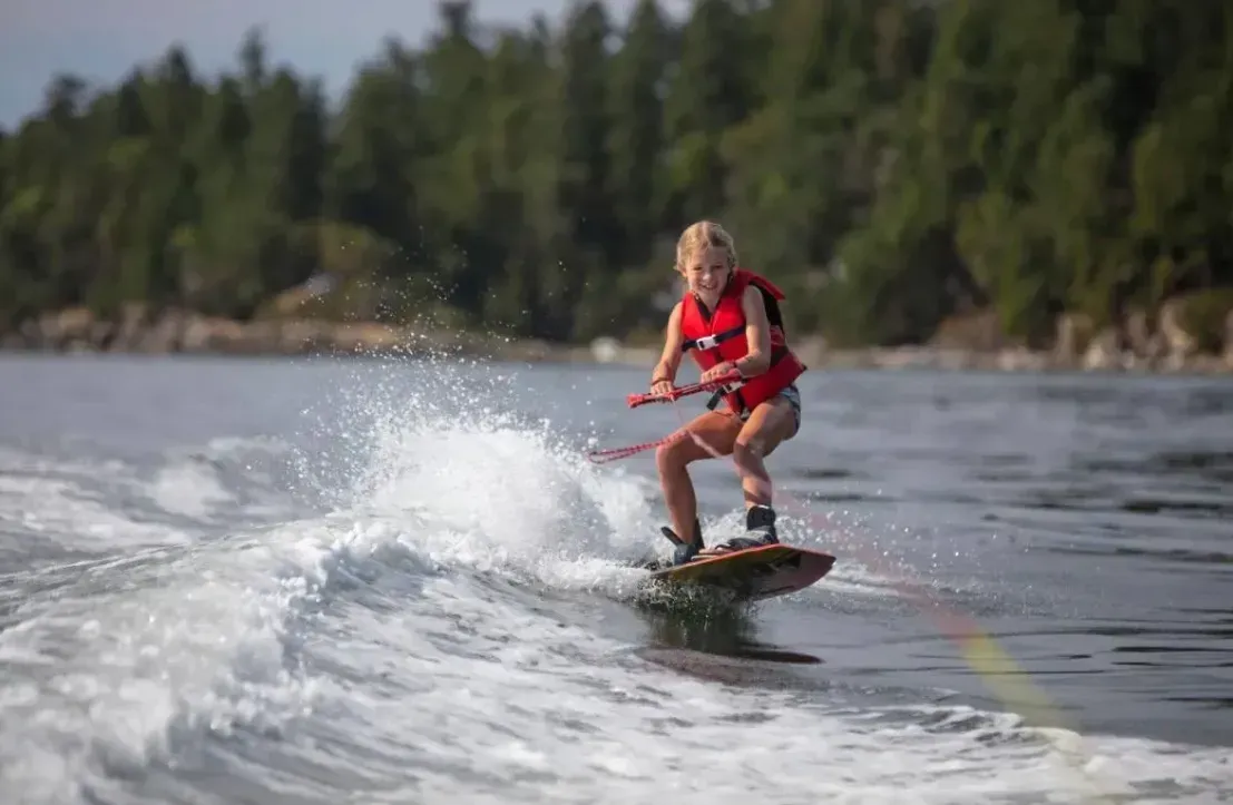 13. Премиальный спортивный отдых SurfCampMinsk: вейкбординг, сапы и походы