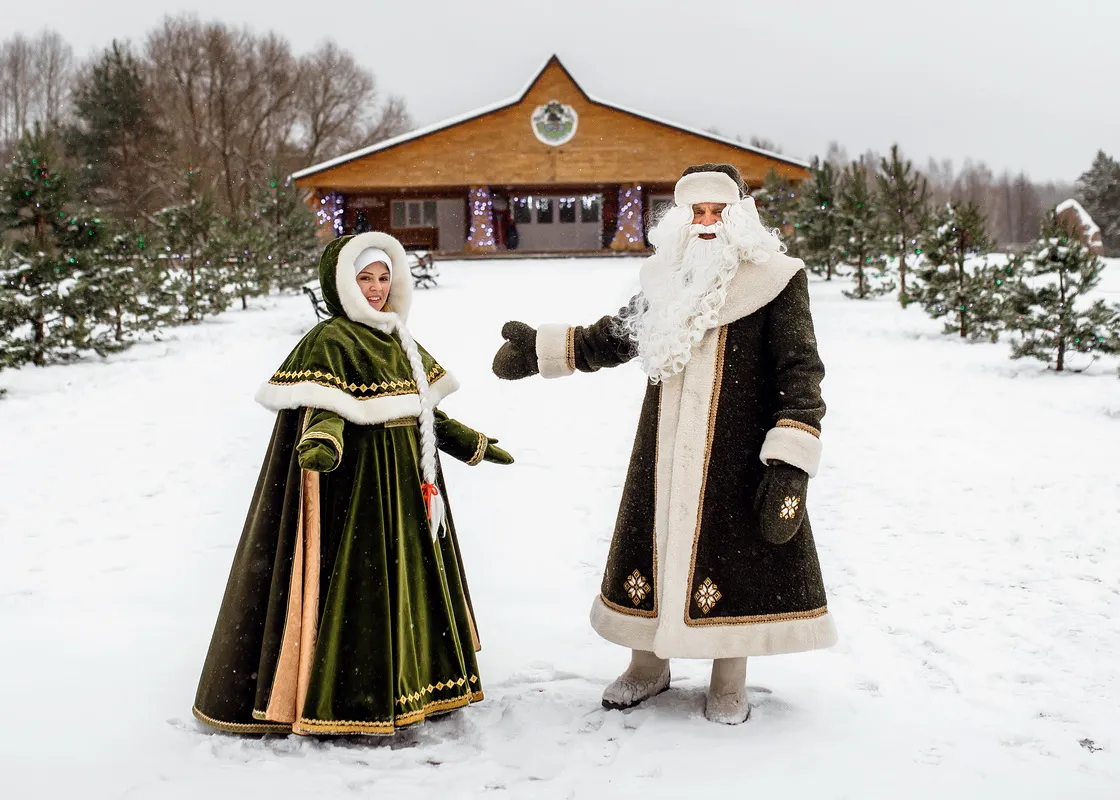 Приключения в резиденции Полесского Зюзи: узнали сколько стоит прием у самого необычного Деда Мороза в Беларуси
