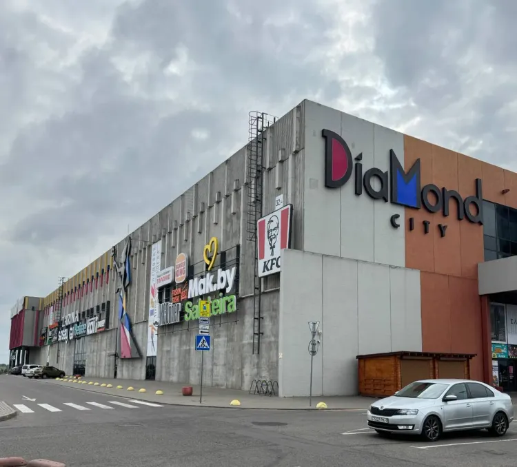 Обзор актуальных скидок октября в ТРЦ DiaMond City, Минск: магазины, развлечения и семейный отдых