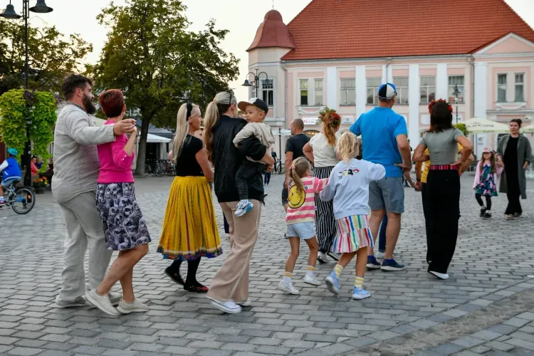 Куда сходить с детьми в выходные 1–2 августа: фэсты у замков, цирк и дельфинарий