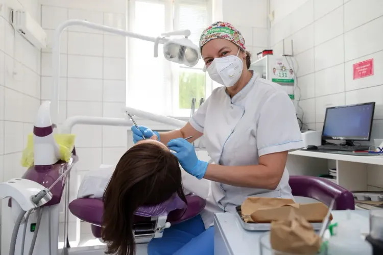 Скидка 15% детям и подросткам на лечение зубов в «Медицинской инициативе» на Я. Коласа до 30 ноября