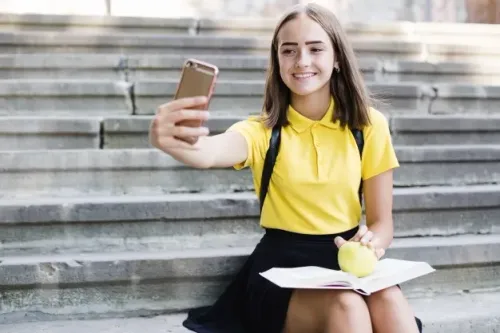 Новые профили подростков в Instagram станут закрытыми по умолчанию