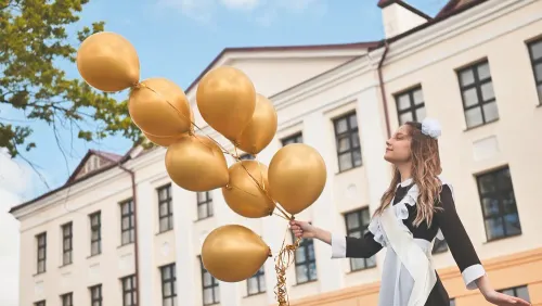 Последние звонки в школах пройдут 25 мая, но учеба закончится позже