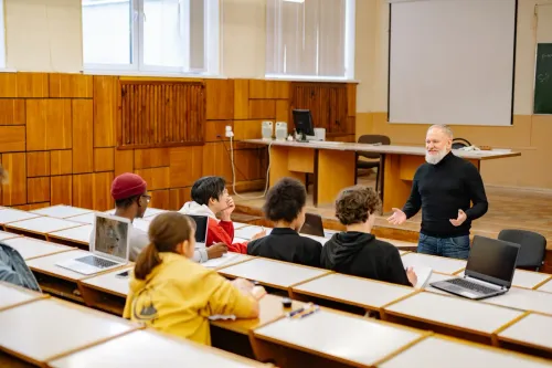 Неделю пожить студентом: БГУ зовёт старшеклассников на пары и экскурсии на предприятия в ноябре