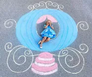 Посмотрите на рисунки мамы и дочки мелом на бетоне: это сказочно красиво!