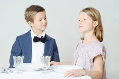Хорошие манеры за столом: приучаем ребенка вести себя прилично