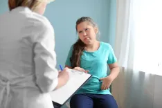 Врачи предупреждают: лишний вес очень опасен для девочек