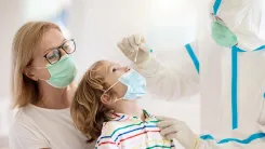 Российские ученые начинают испытания детской вакцины против COVID-19 в виде капель для носа