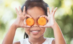 Ученые назвали простой способ приучить ребенка есть фрукты и овощи