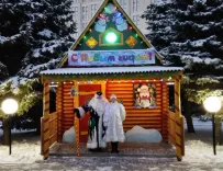С 23 декабря Дед Мороз приглашает маленьких минчан в свой домик в парке Горького
