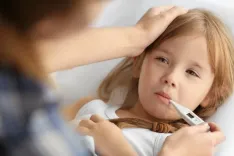 Врач объяснила, как правильно сбивать высокую температуру у ребёнка