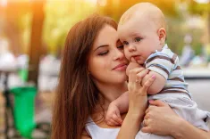 В результате ЭКО рождаются обычные дети