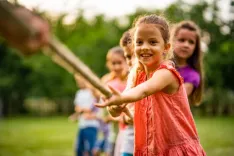 Детские лагеря на весенних каникулах 2023: с проживанием и без