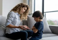 Как вести себя, когда ваш ребенок злится: советы для родителей