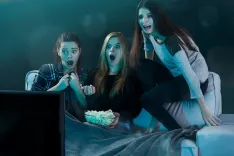 Страстные поклонники страха: почему подросткам нравятся фильмы ужасов