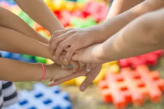 В тренинговом центре «Квадратный апельсин» уже 5 лет проходит годовой цикл детских и молодежных развивающих занятий «Смелей»