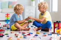 Почему не нужно заставлять детей делиться