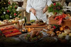 Как провести новогодний вечер без готовки? 5 служб кейтеринга, которые приготовят за вас