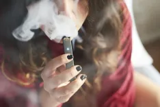 "Вейпинг" и электронные сигареты: популярность среди подростков