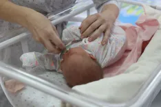 Стали многодетной семьей в Новый Год: поздравили маму, родившую дочку под бой курантов