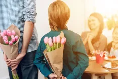 Что подарить на 8 марта: топ-30 идей подарков для жены, мамы, бабушки и дочки