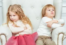 Ревность на день рождения: как справиться с ситуацией между братьями и сестрами?