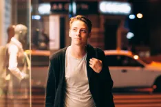 Прокуроры напомнили, до которого часа дети могут гулять в Беларуси на улице одни