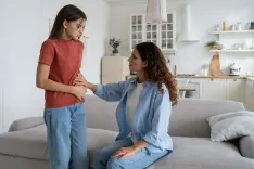 Как объяснить девочке, что такое месячные: советы родителям